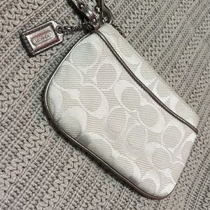 👛 NWOT White & Pink Coach Wristlet 👛